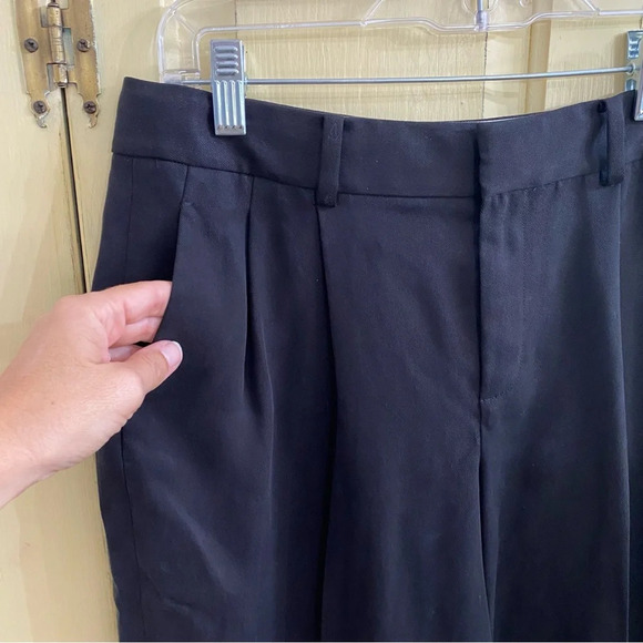 Elie Tahari Nordstrom NWT Black Pleated Cropped Pants Office Wear Work Size 4 - Picture 3 of 8